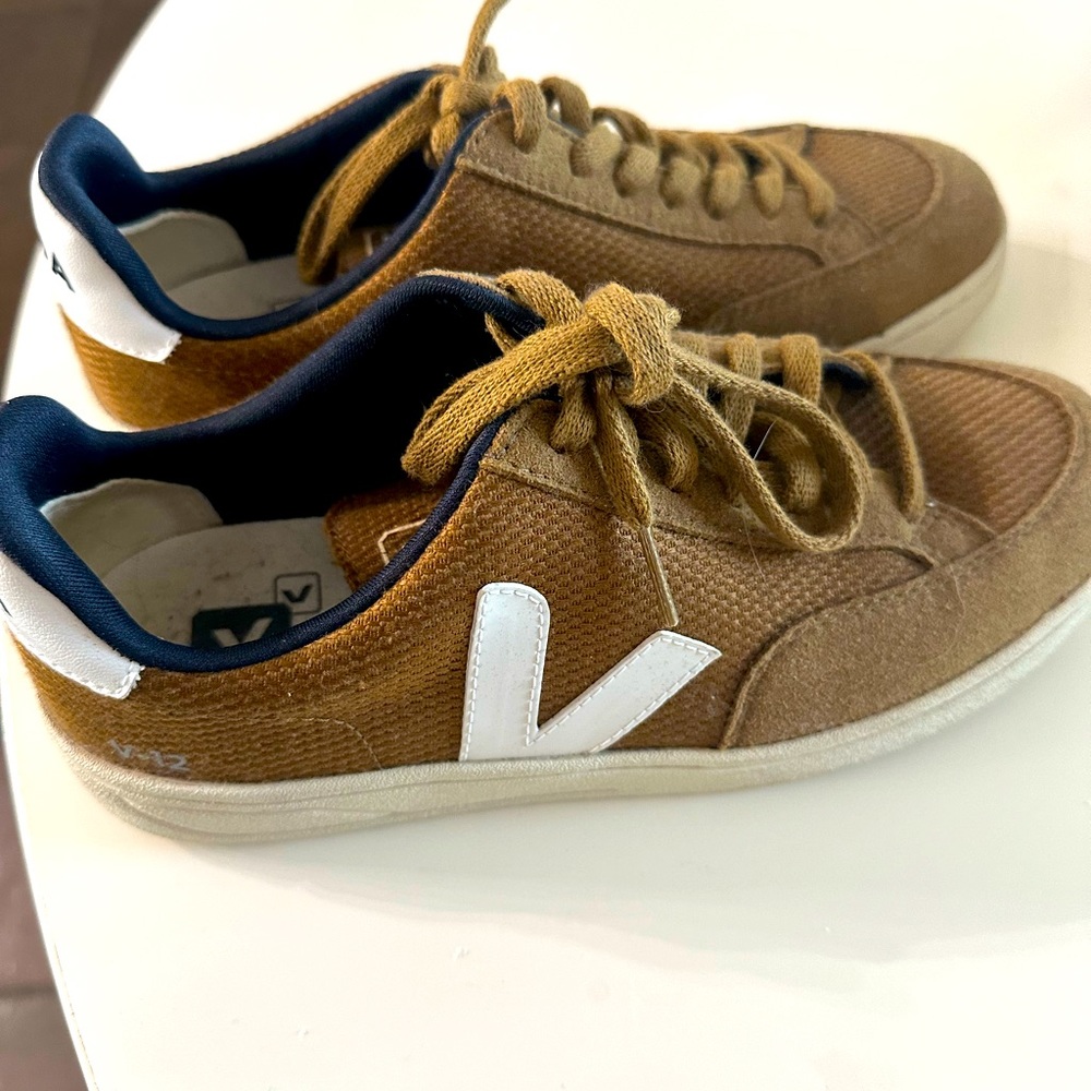 Veja sneakers SO CUTE!!!! Only when once new condition no scrapes or scratches